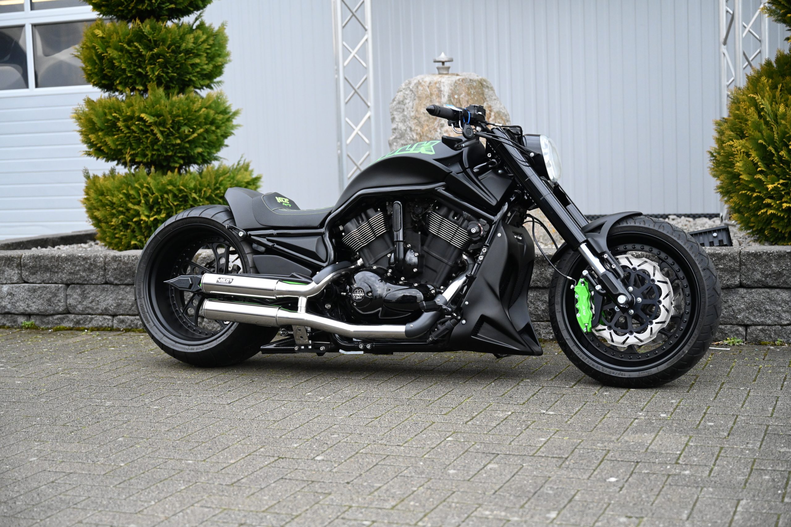 Exhaust system V-Rod "Low Exit" polished stainless steel