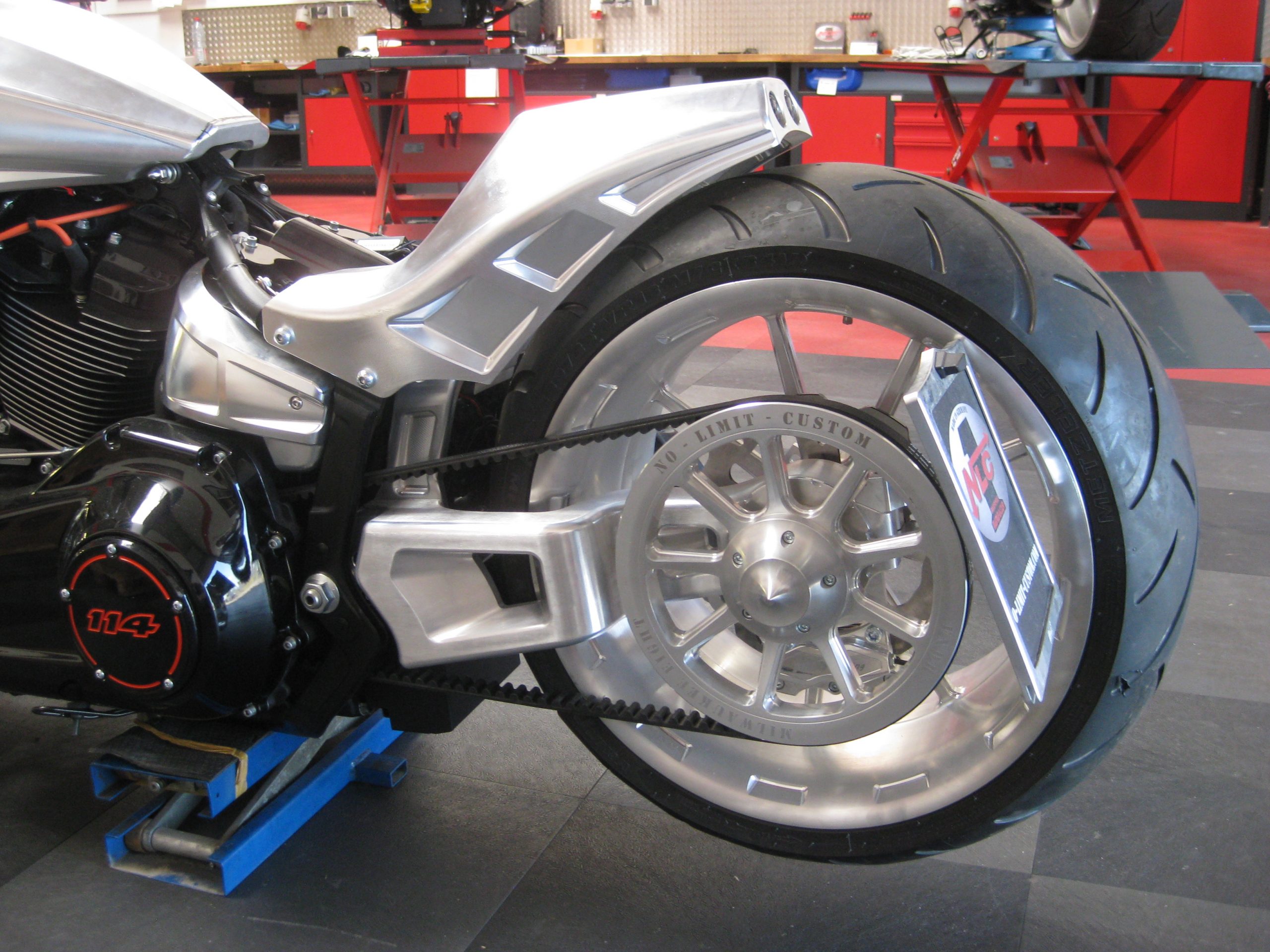 Airride system for Softail M8 from 2018