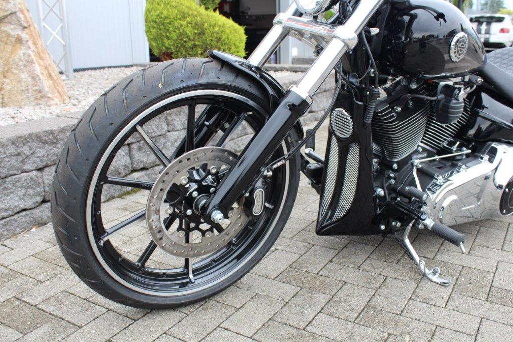 NLC - engine spoiler Softail and BreakOut