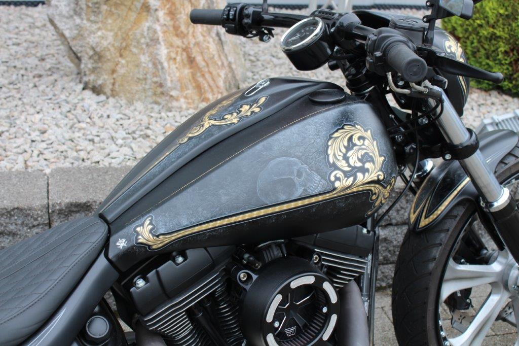 NLC - Stretch tank cups "Design" for Softail and Breakout