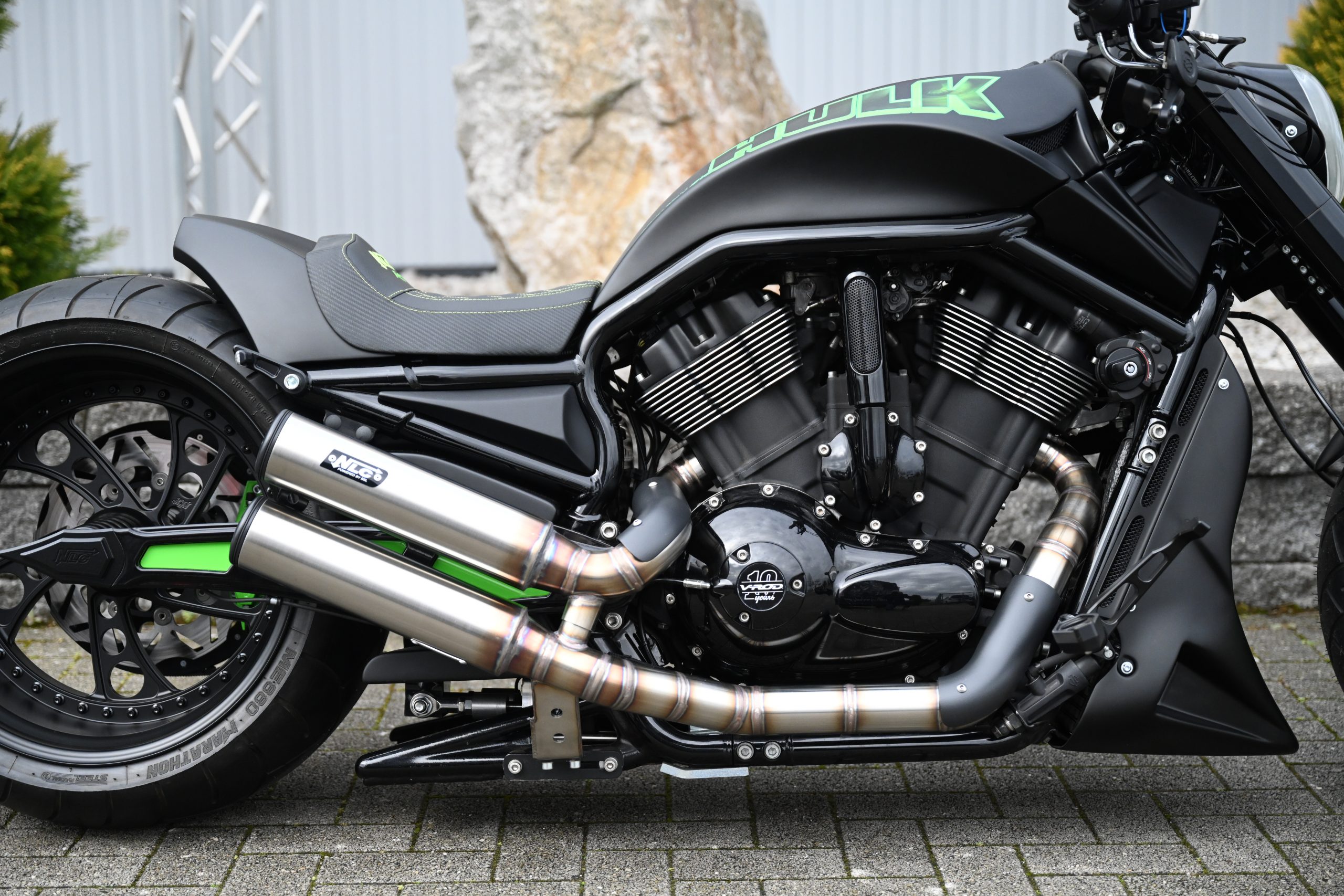Exhaust System V-Rod "High Exit" Stainless Steel Outline